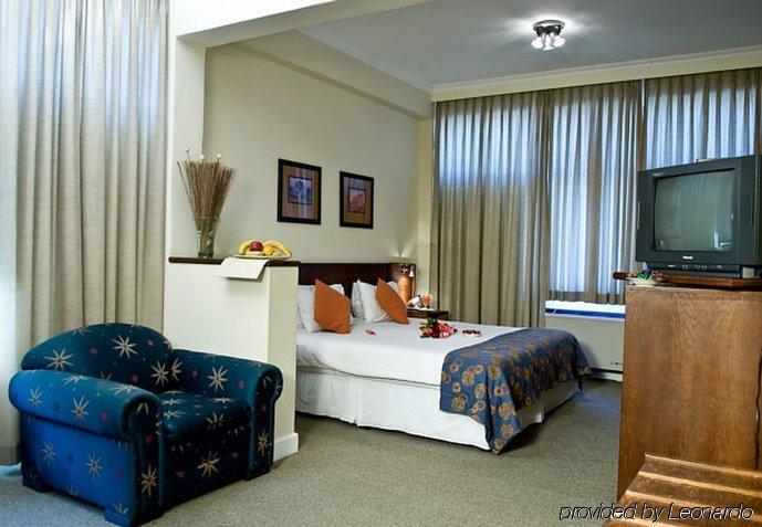 Hotel Thuringerhof Виндхук Экстерьер фото