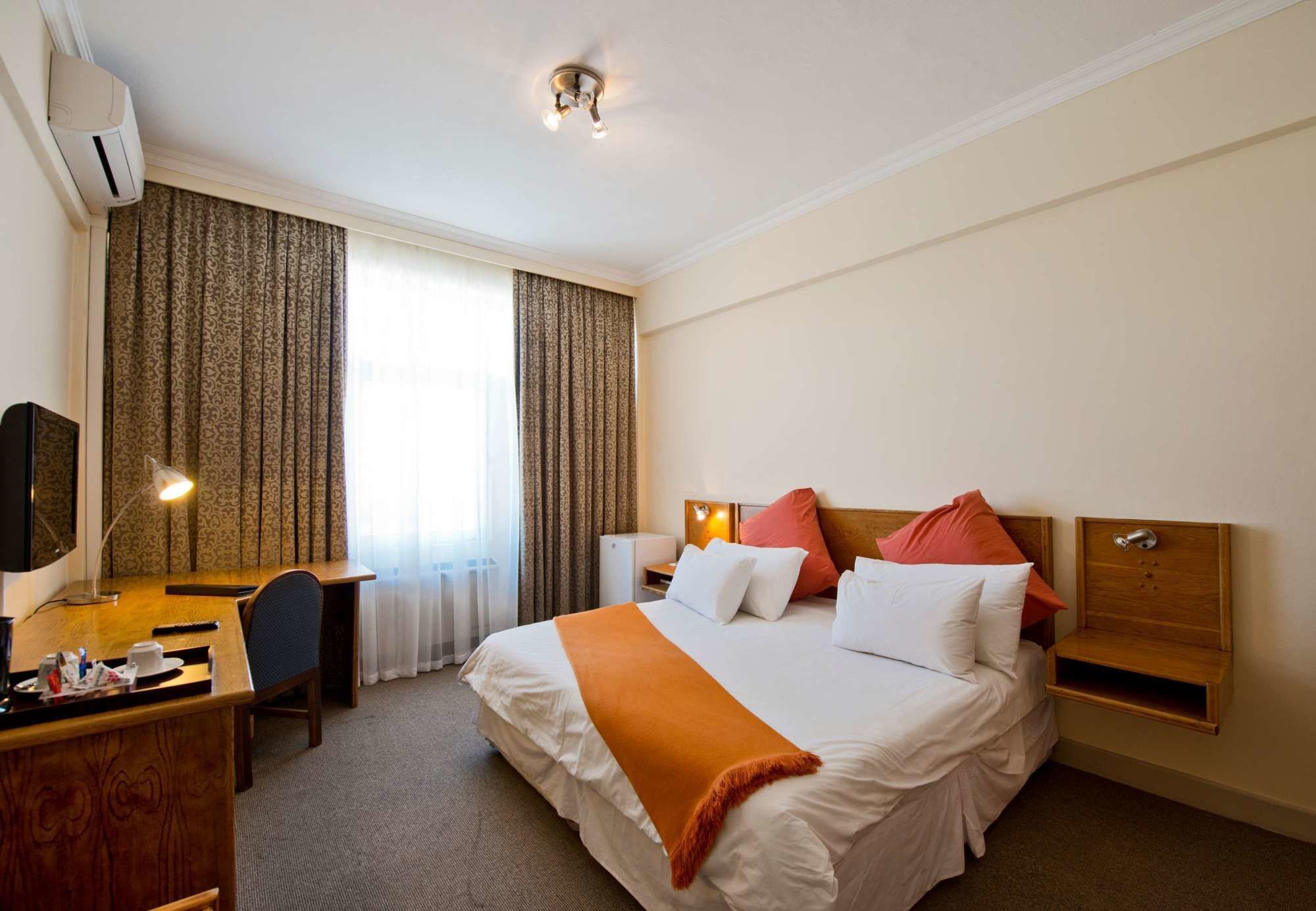 Hotel Thuringerhof Виндхук Экстерьер фото